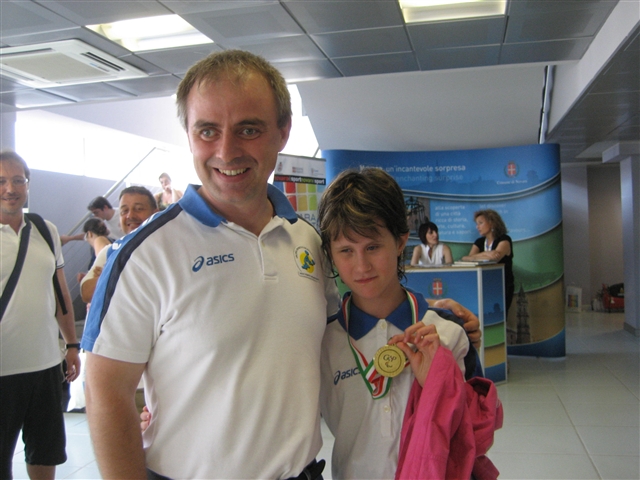 Martina con la medaglia al collo ed il presidente del GSD Francesco Cusati.
